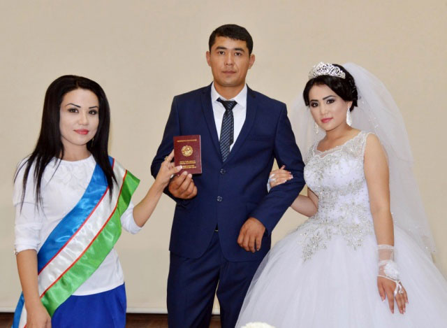 «Бахт уйи»да илк никоҳ