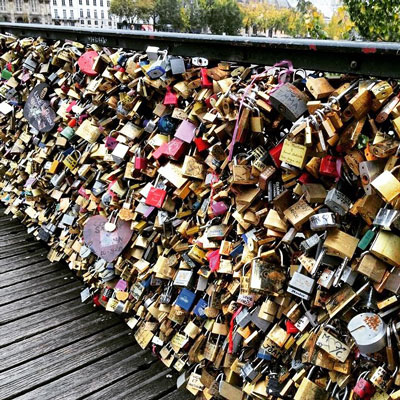 МУҲАББАТГА ОСИЛГАН ҚУЛФ