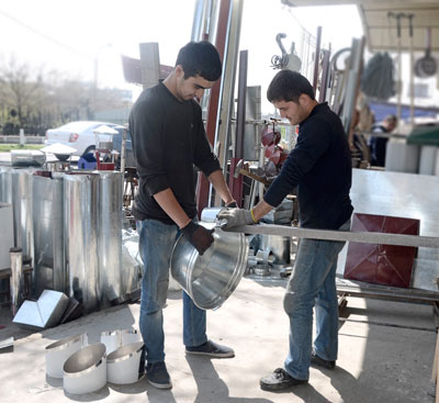 ҲУНАРНИ САНЪАТ БИЛГАН УСТА