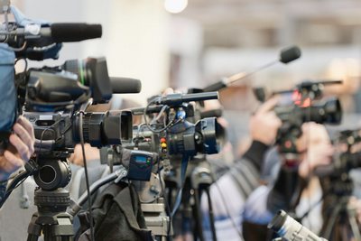 Элак тутган...  журналист  Хушхабар беринг,  нафратлантирманг!
